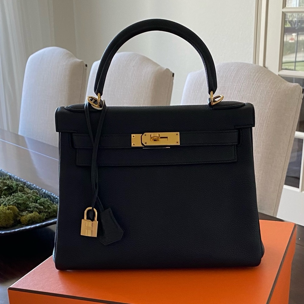 SOLD Hermes Kelly Retourne 28 in Noir Togo Leather with Gold Hardware - Picture 1 of 17